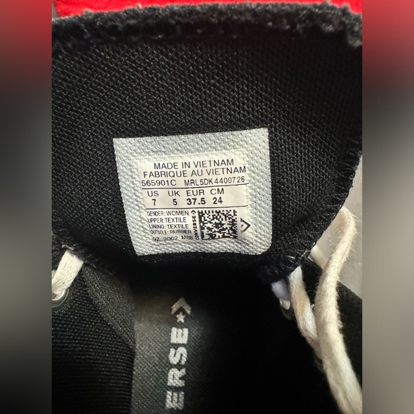 BLACK HIGH TOP LUG SOLE CONVERSE SHOES SNEAKERS WOMENS LADIES
SIZE 7 - Picture 6 of 6